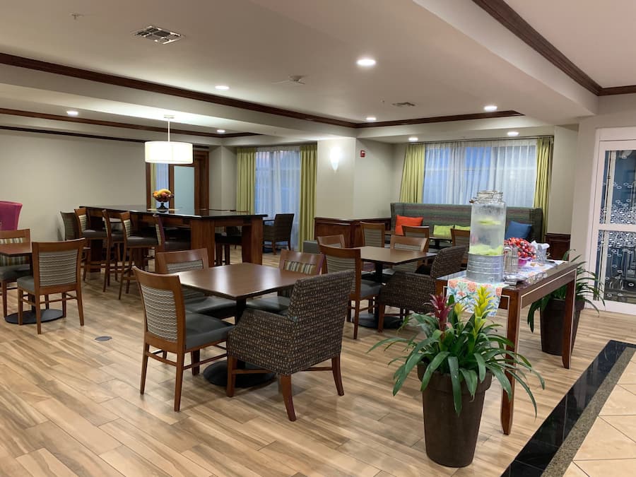 Free daily continental breakfast