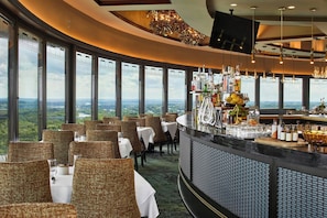 2 restaurants; breakfast, lunch, and dinner served - Renaissance Shoals Resort & Spa (Florence)