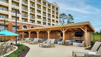 Piscine couverte, piscine extérieure, tentes de plage, parasols de plage