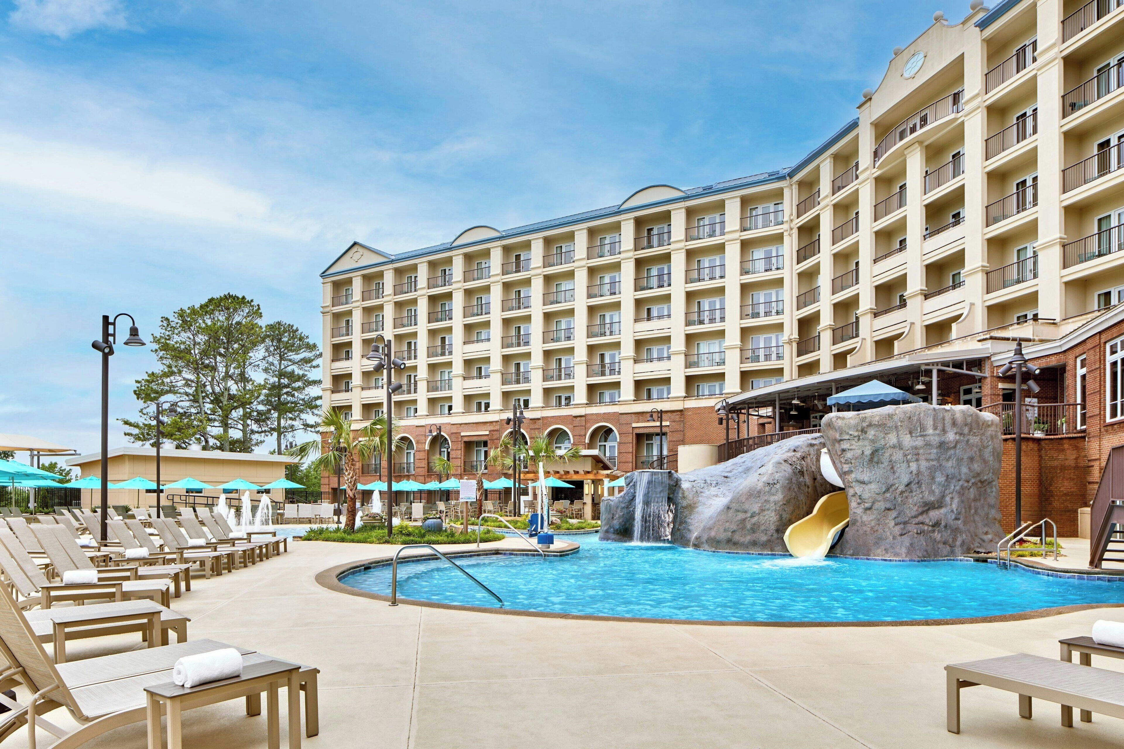 Piscine couverte, piscine extérieure, tentes de plage, parasols de plage