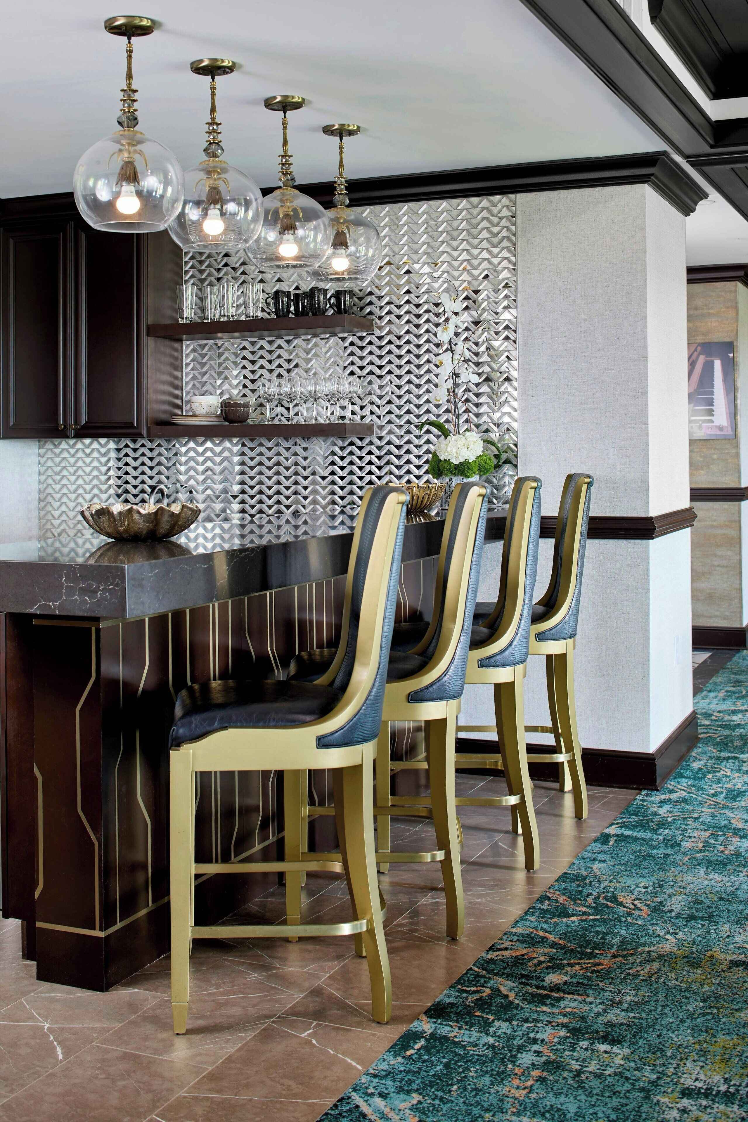 fridge, coffee/tea maker