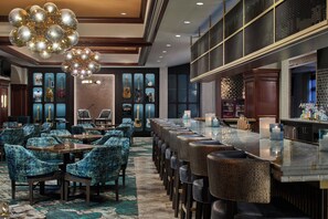 2 bars/lounges, poolside bar - Renaissance Shoals Resort & Spa (Florence)