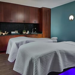 Sauna, bain à remous, soins corporels, soins d'hydrothérapie