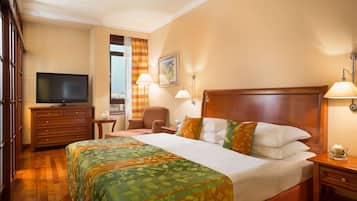 Luxury Suite, 1 King Bed with Sofa bed (with Sofabed) | Room amenity