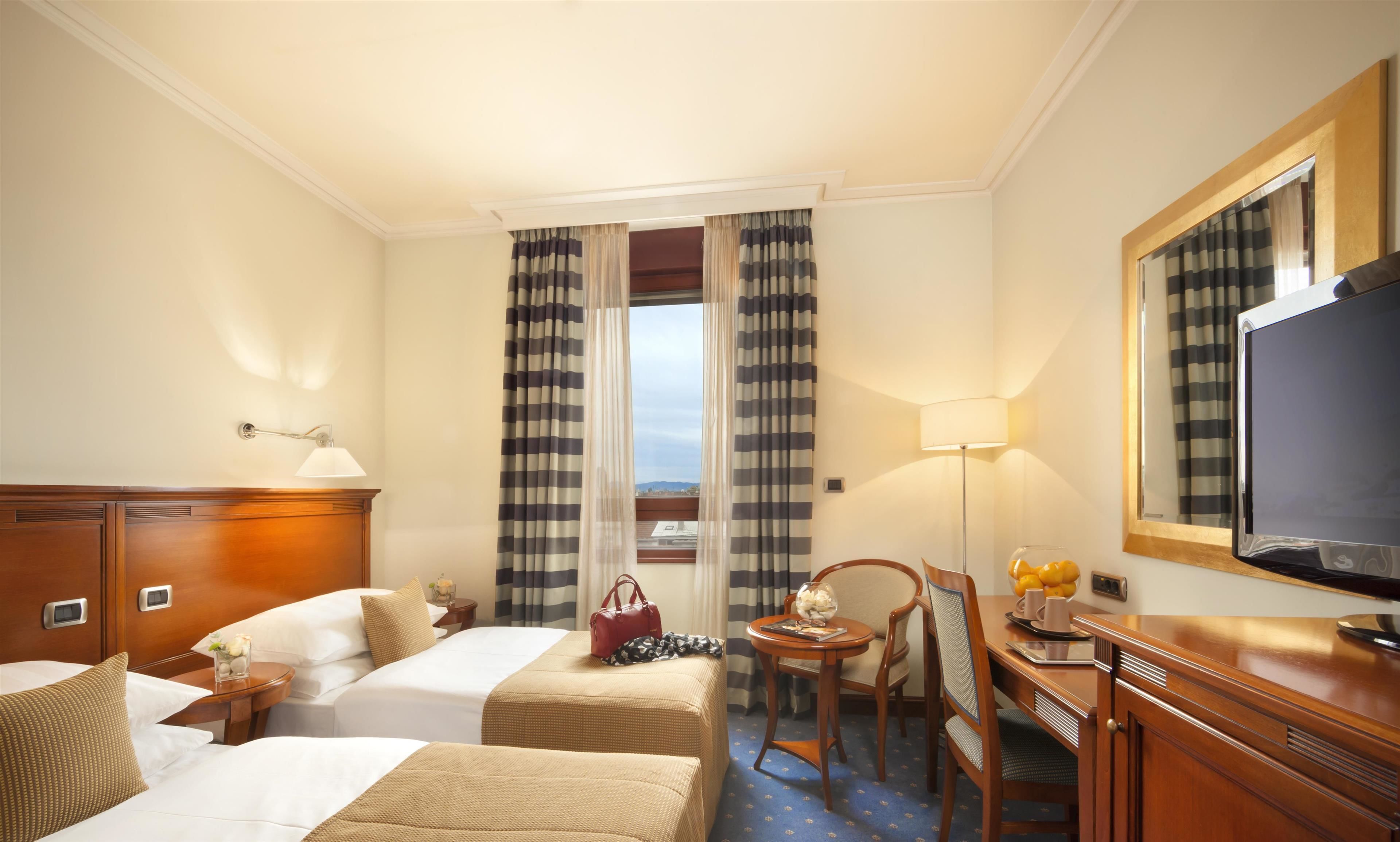 Ropa de cama hipoalergénica y minibar 