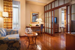 Suíte superluxo, 1 cama King e sofá-cama (with Sofabed) | Roupas de cama antialérgicas, frigobar, cofres nos quartos