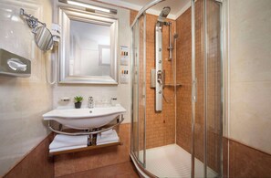 Executive Room, 1 King Bed with Sofa bed (with Sofabed) | Bathroom | Designer toiletries, hair dryer, towels, soap - Best Western Premier Hotel Astoria (Zagreb)