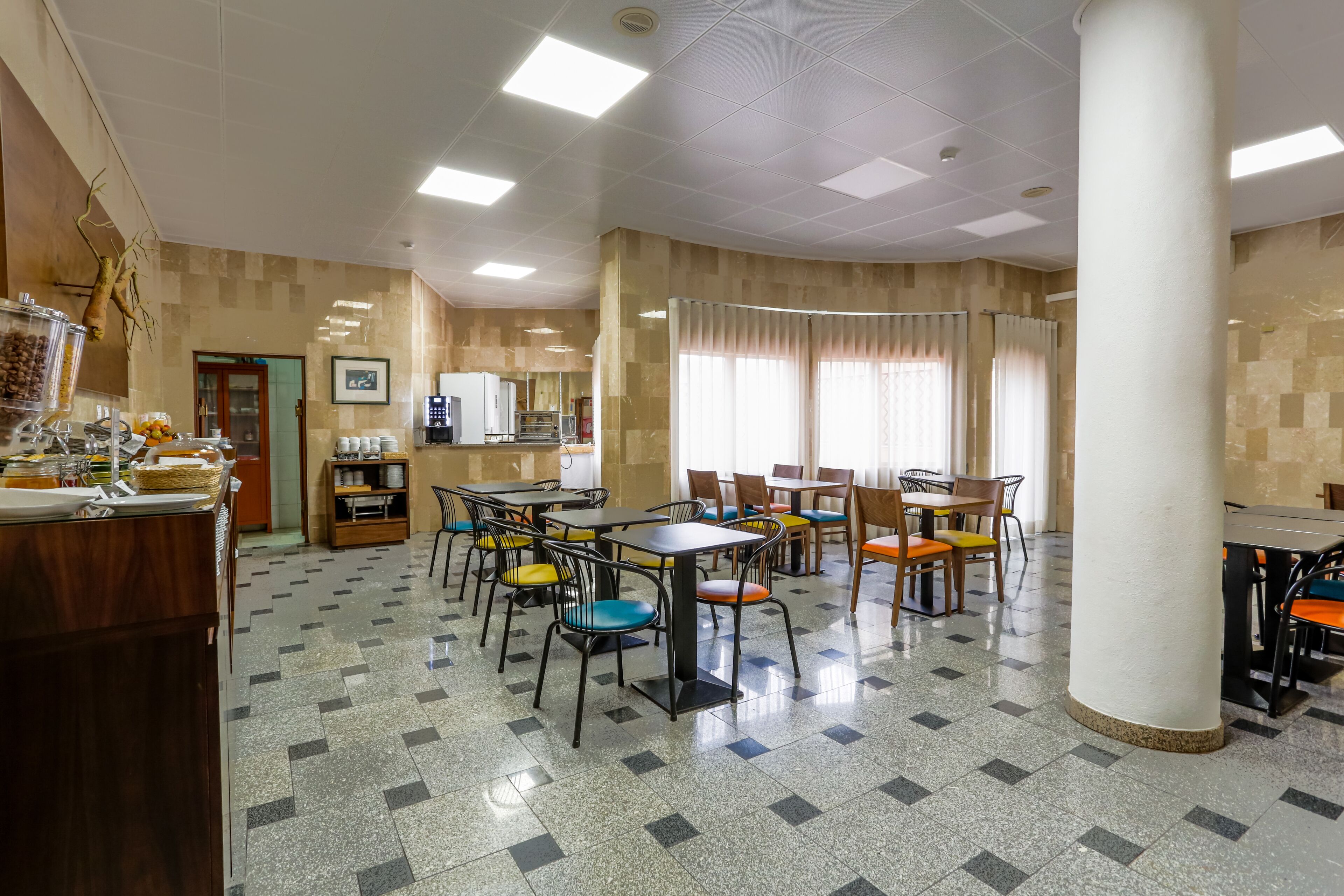 daily continental breakfast (eur 7.5 per person)