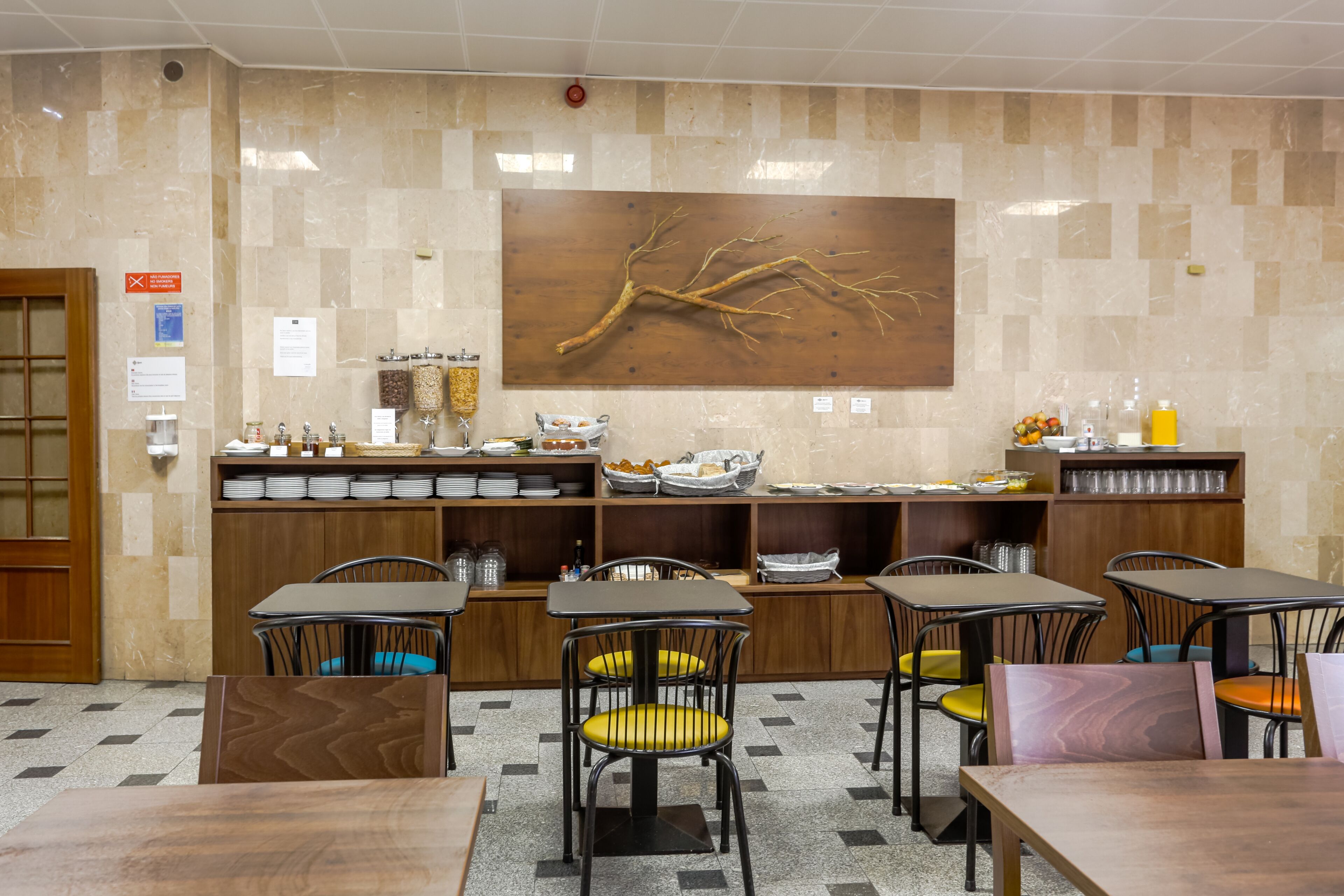 daily continental breakfast (eur 7.5 per person)