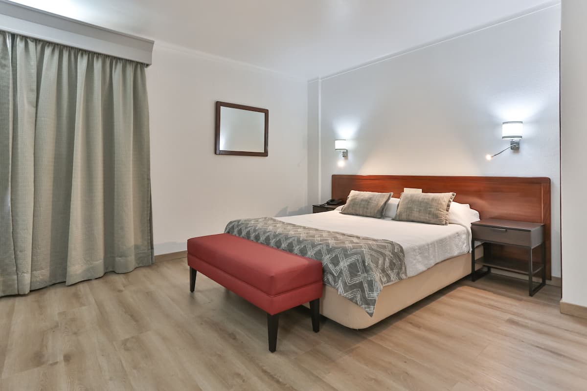 Suite | 1 Schlafzimmer, Schreibtisch, laptopgeeigneter Arbeitsplatz
