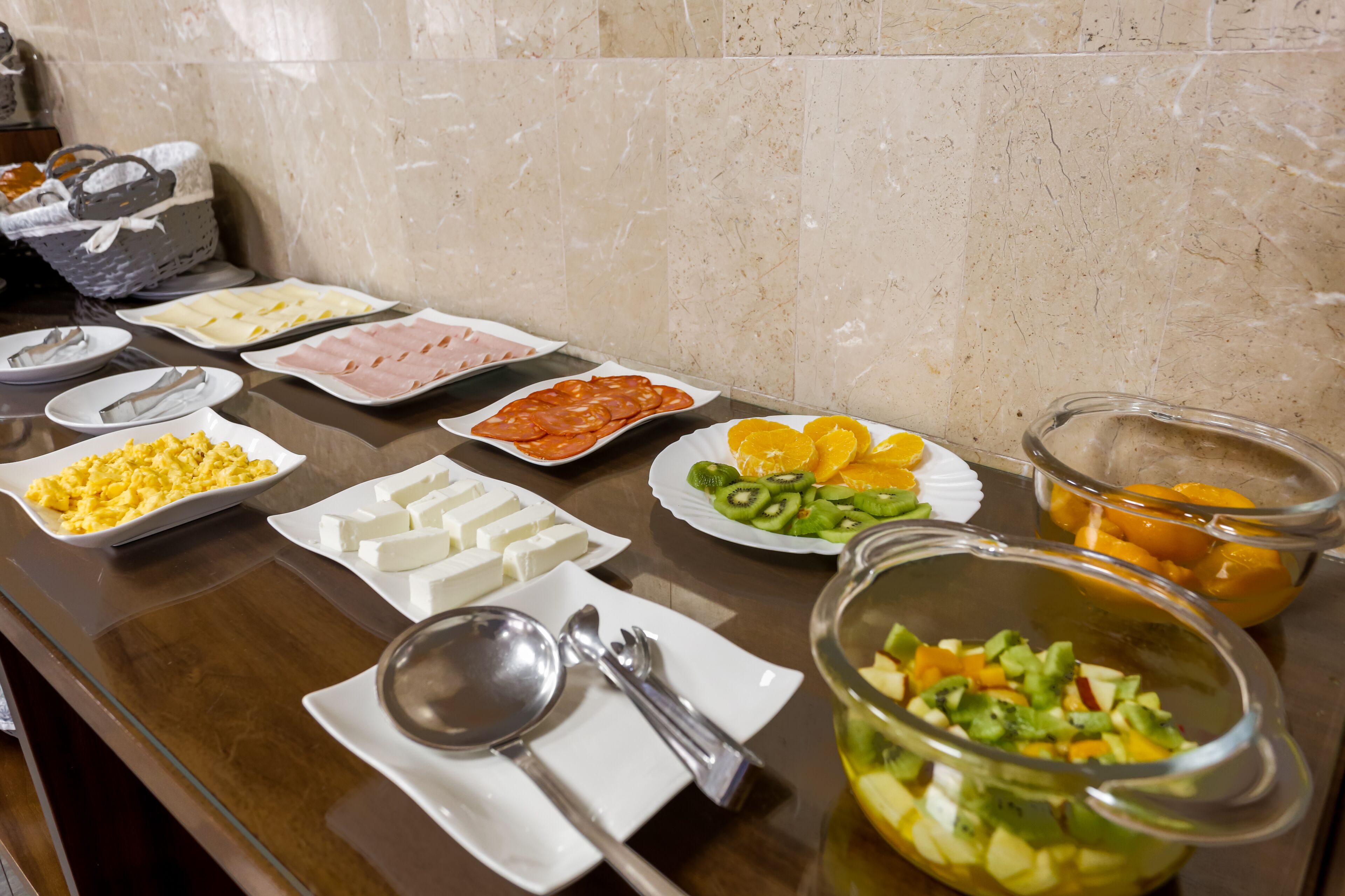 daily continental breakfast (eur 7.5 per person)
