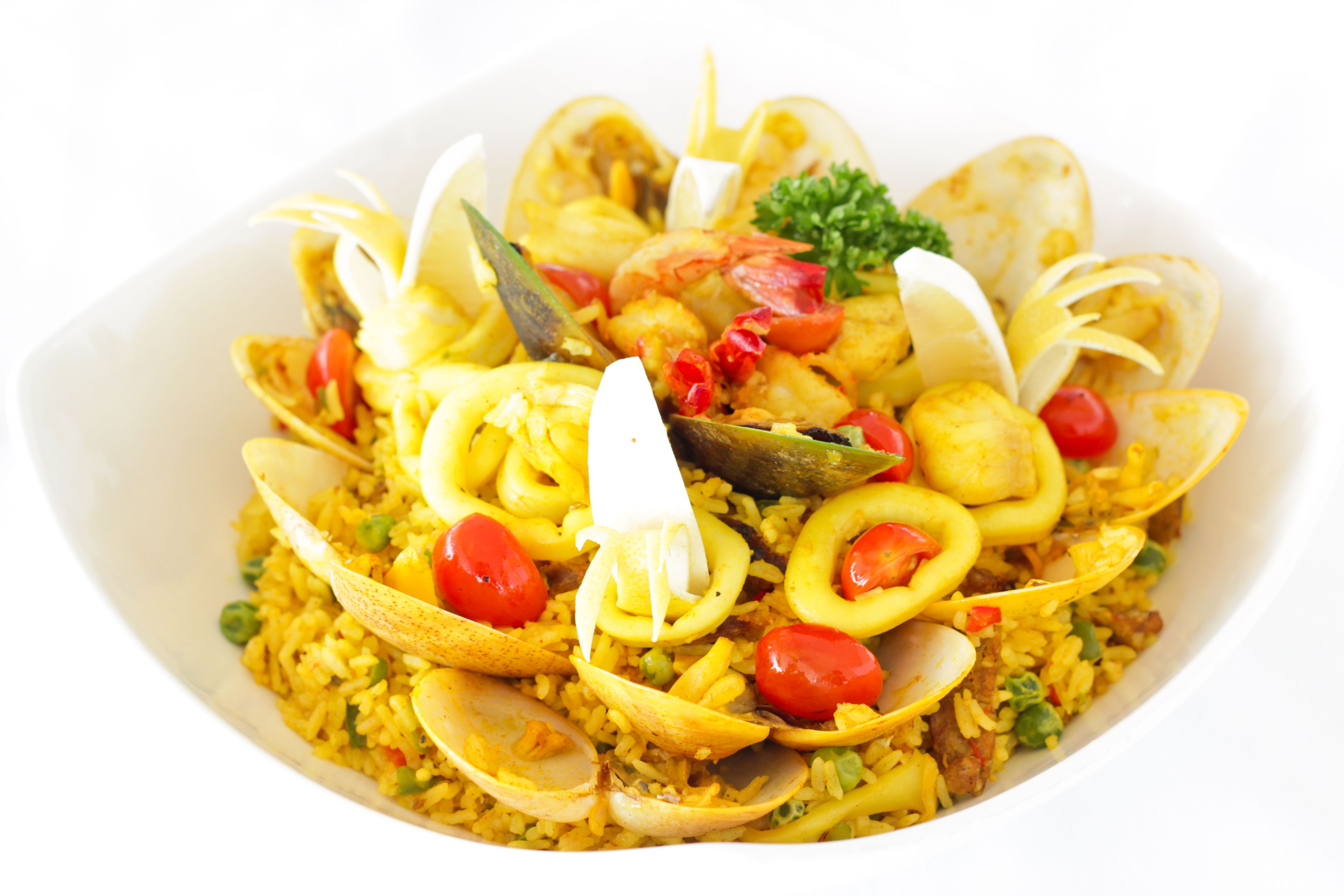 3 restaurants, breakfast, lunch, dinner served; international cuisine