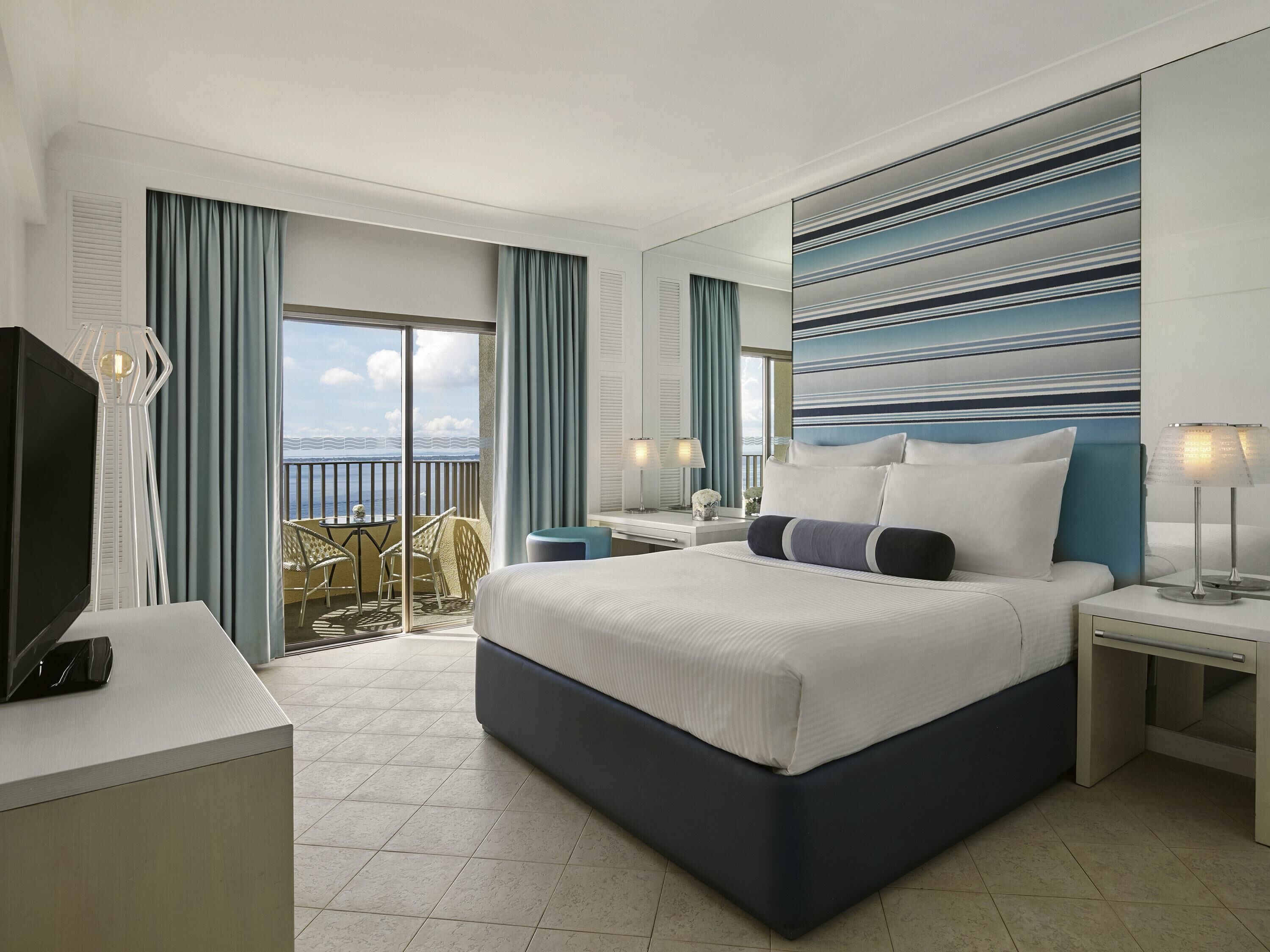 มินิบาร์, ตู้นิรภัยในห้องพัก, ห้องพักตกแต่งอย่างมีเอกลักษณ์