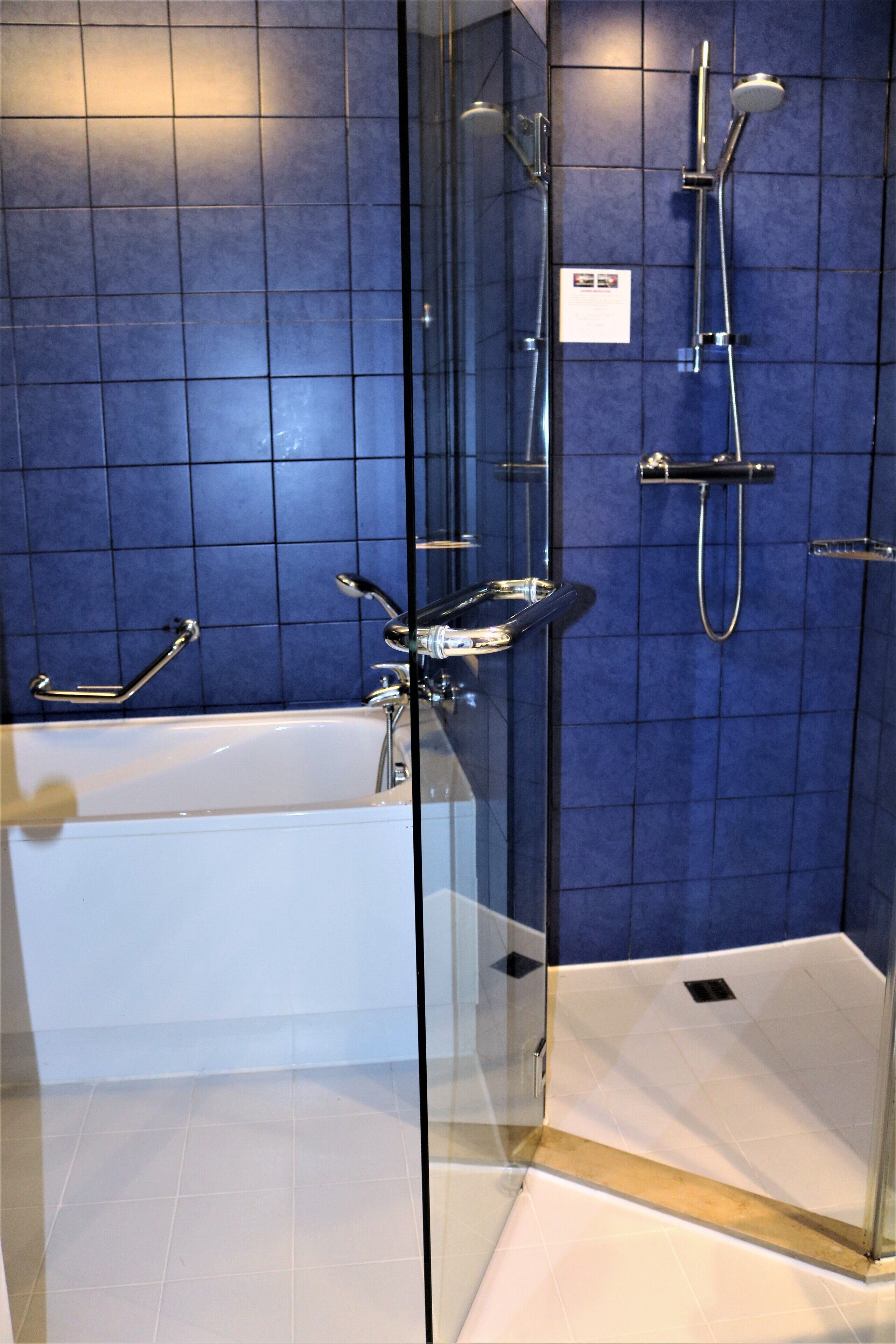 separate bathtub and shower, deep-soaking bathtub