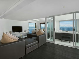 Loft (Ibiza) | Minibar, in-room safe, individually decorated, individually furnished