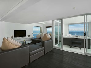 Loft (Ibiza) | Minibar, in-room safe, individually decorated, individually furnished