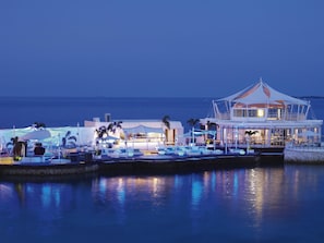 Lounge dans le hall, vue sur la mer, ouvert tous les jours