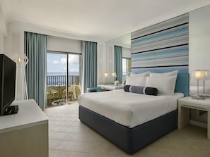 Minibar, in-room safe, individually decorated, individually furnished