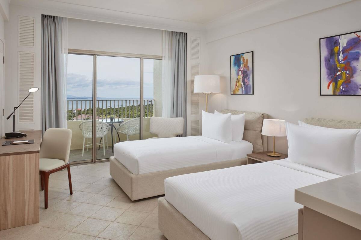 Deluxe Twin Room (Premier) | Minibar, in-room safe, desk, laptop workspace