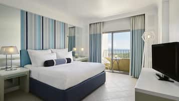 Deluxe Room, 1 King Bed, Sea View | Minibar, in-room safe, individually decorated, individually furnished