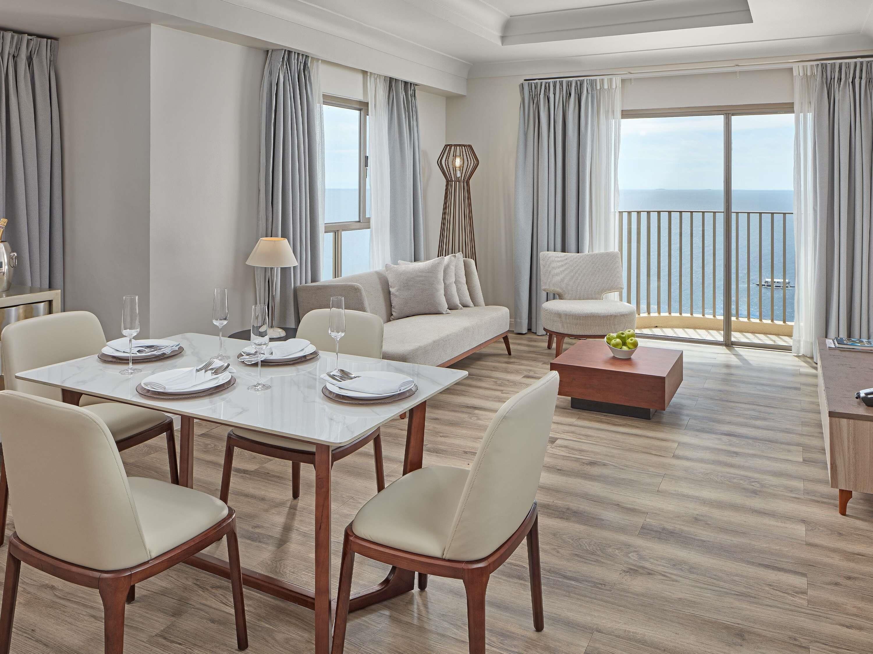 Familien-Suite, 2 Schlafzimmer, Meerblick (Premier) | Minibar, Zimmersafe, individuell dekoriert, individuell eingerichtet