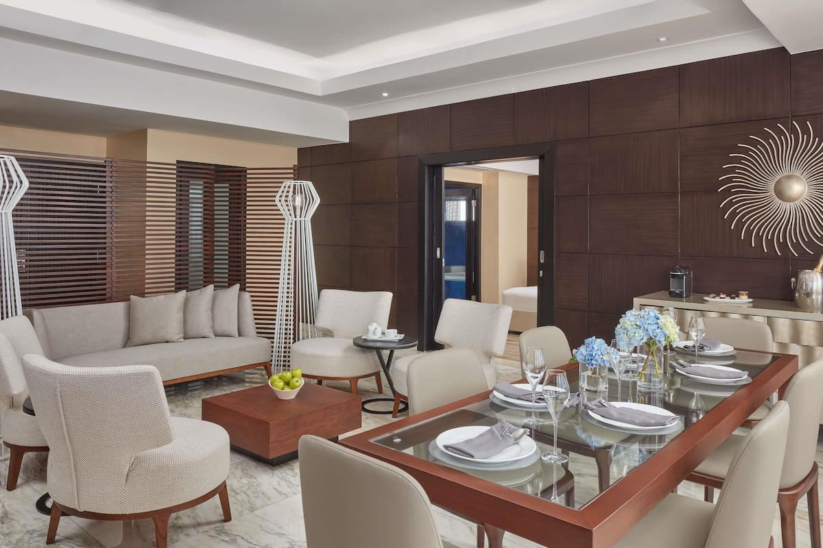 Presidential Suite | Minibar, in-room safe, individually decorated, individually furnished