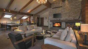 Minibar, in-room safe, desk, laptop workspace