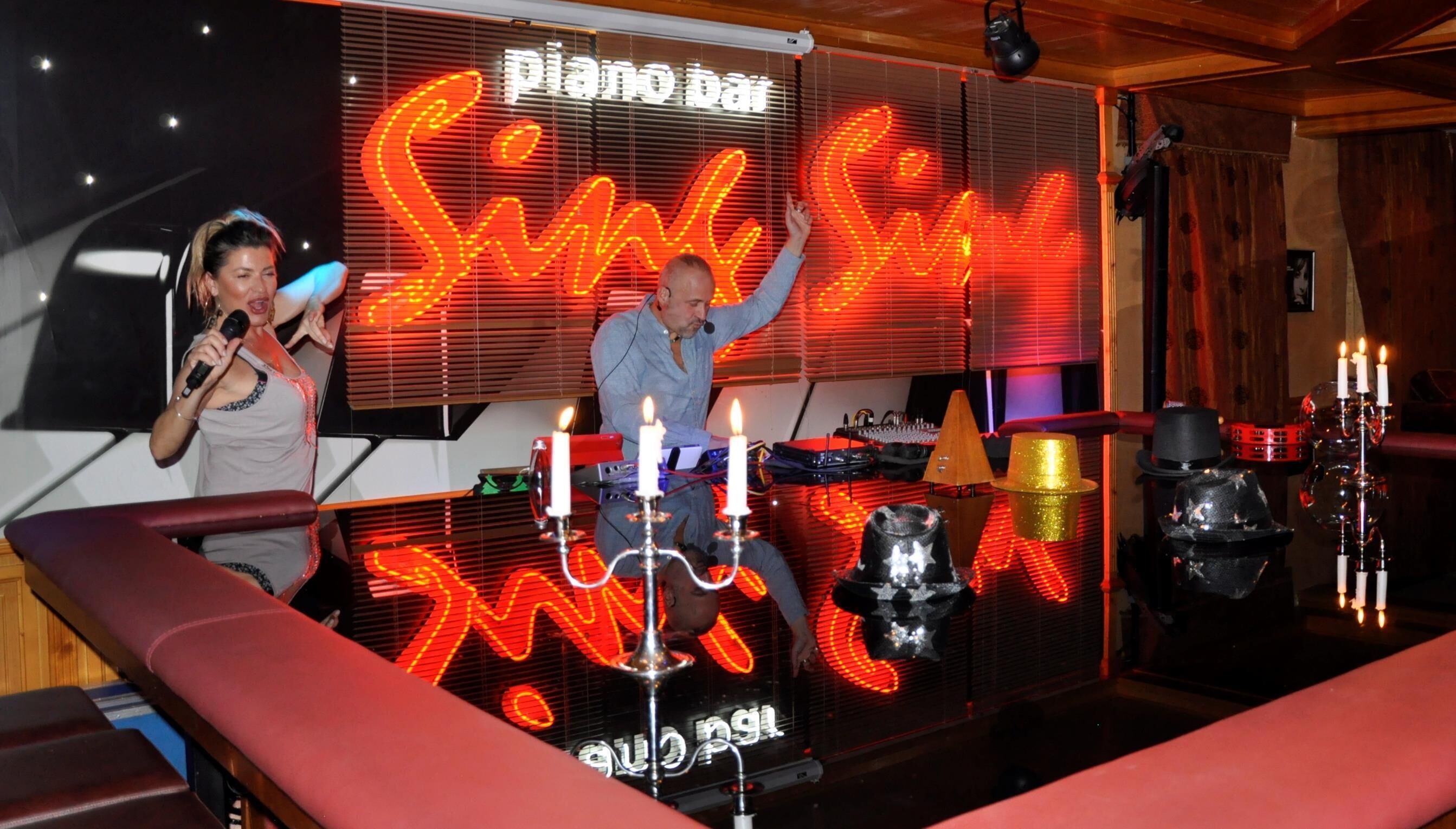 2 bars/lounges, poolside bar