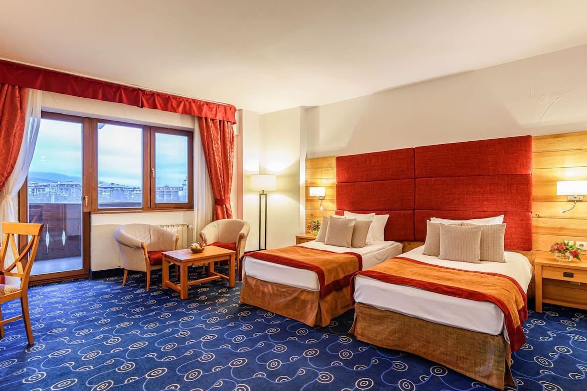 Minibar, in-room safe, desk, laptop workspace