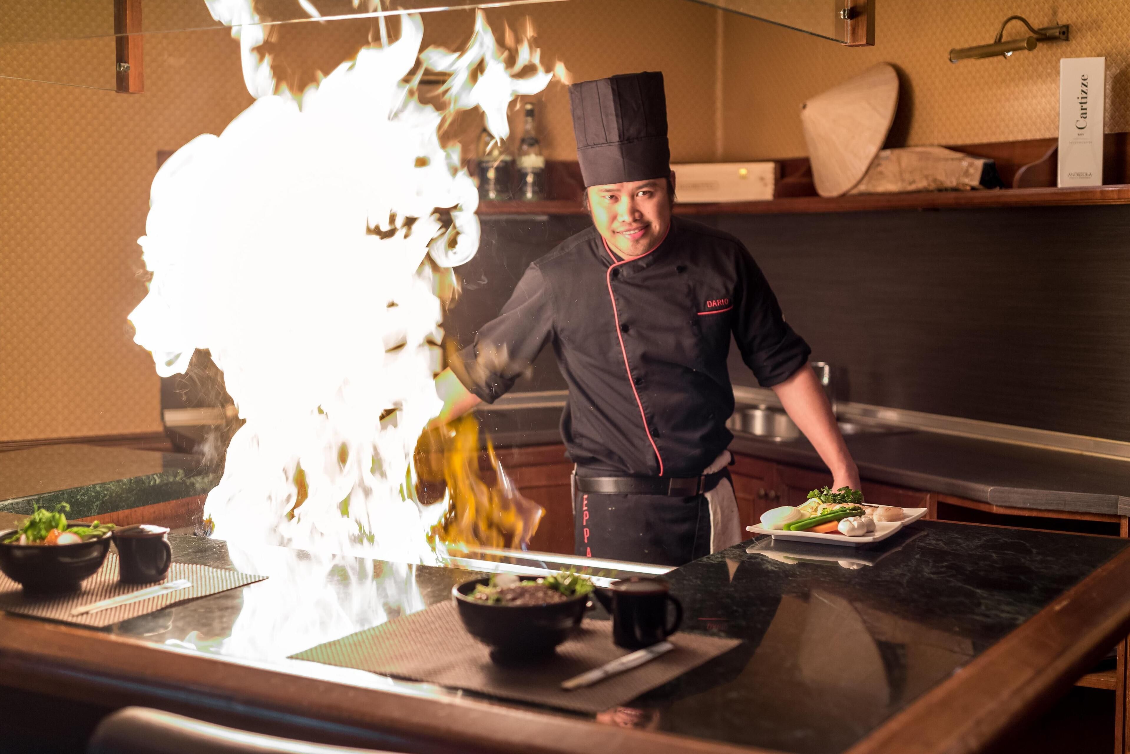 3 restaurants, breakfast, lunch, dinner served; international cuisine