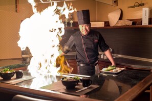 3 restaurants, breakfast, lunch, dinner served; international cuisine