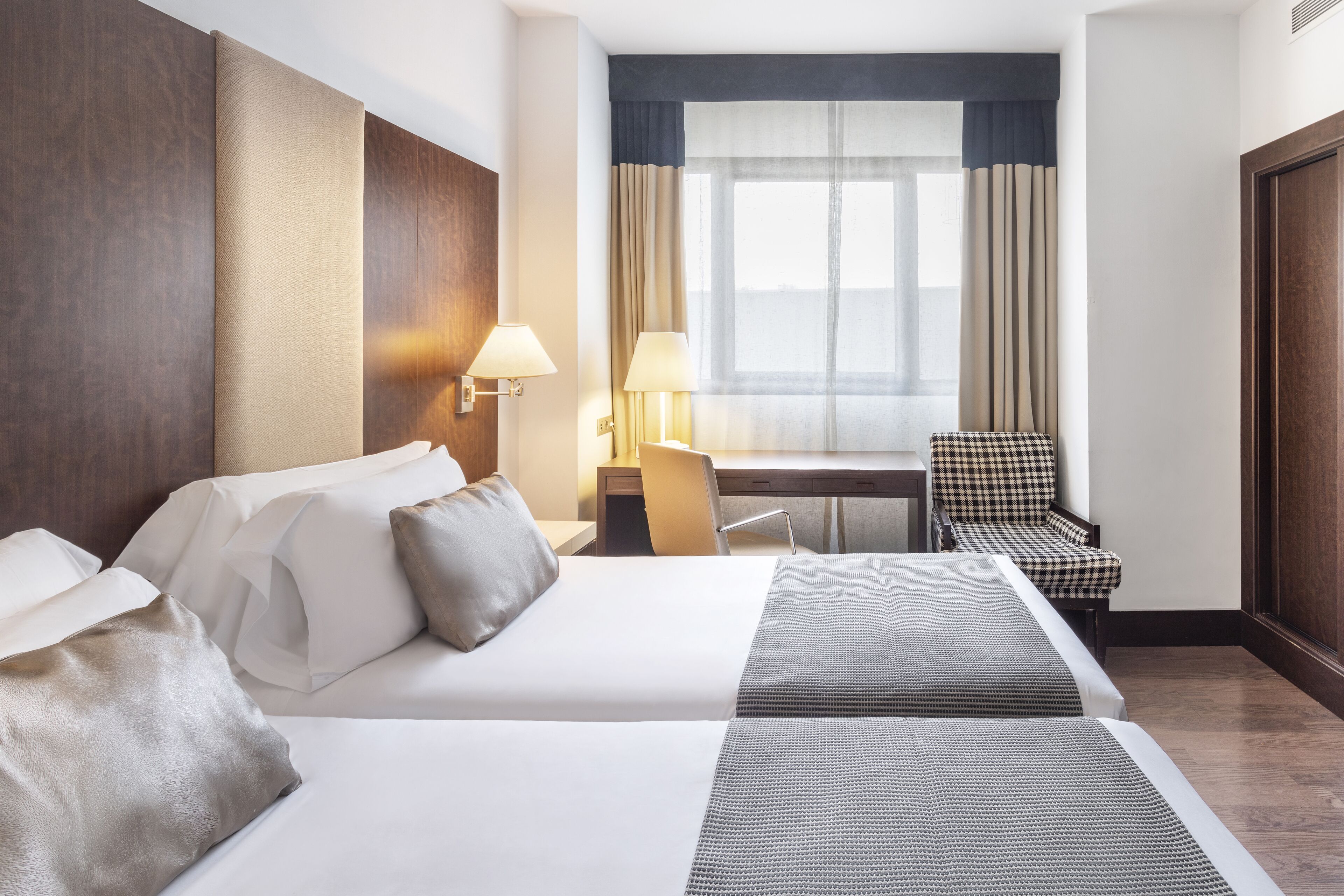 premium bedding, minibar, in-room safe, desk