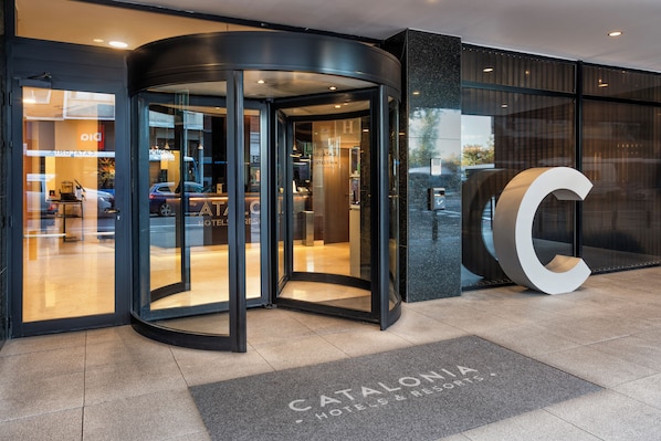 Property entrance - Catalonia El Retiro (Madrid)