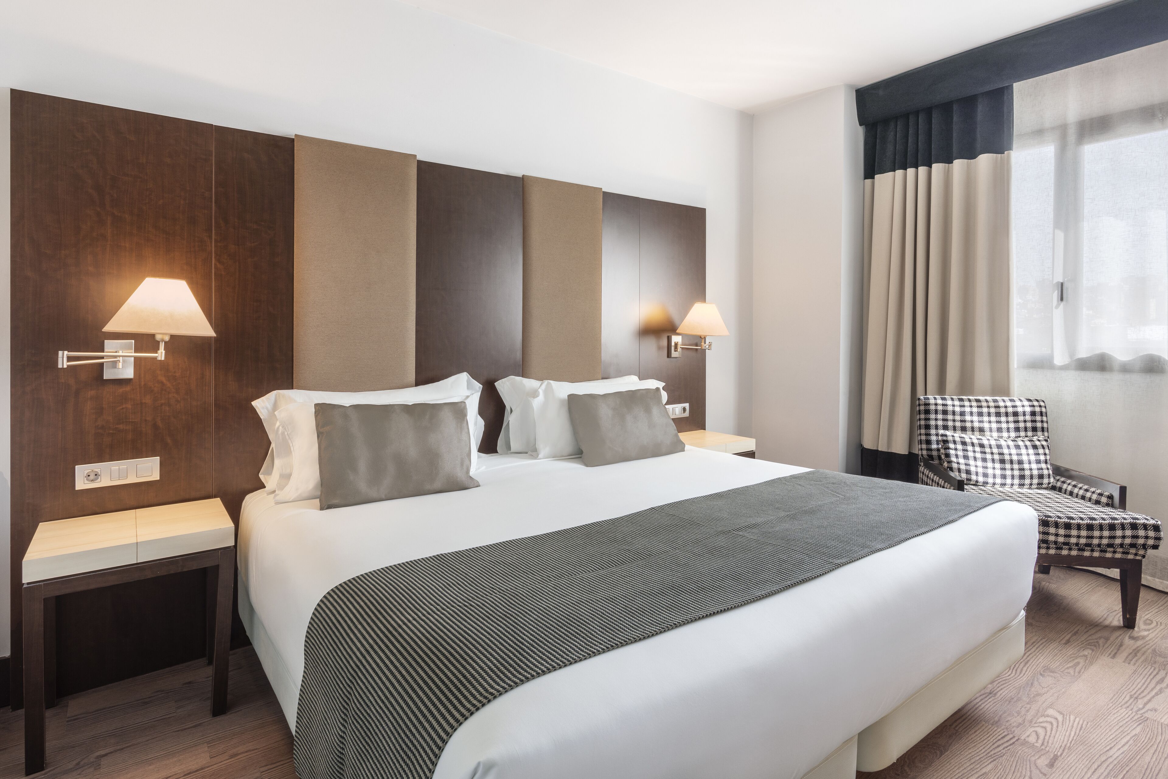 premium bedding, minibar, in-room safe, desk