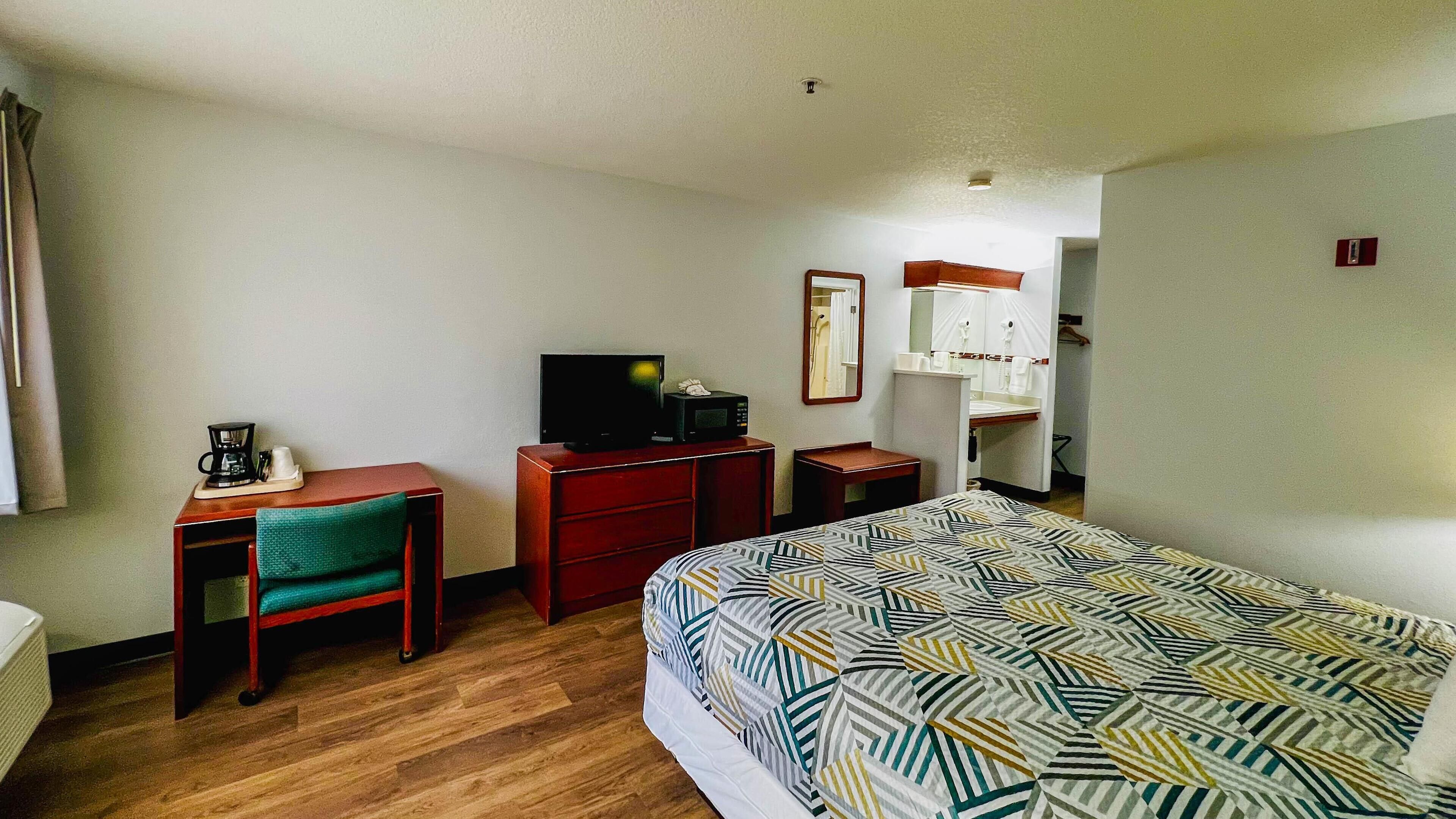 Premium bedding, pillowtop beds, desk, laptop workspace