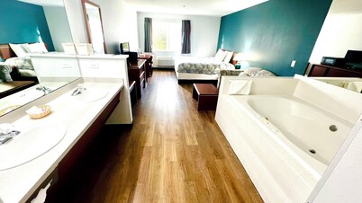 Studio 6 Suites Portland OR- I-5 OHSU