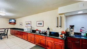 Lobby - Studio 6 Suites Portland OR- I-5 OHSU (Portland)