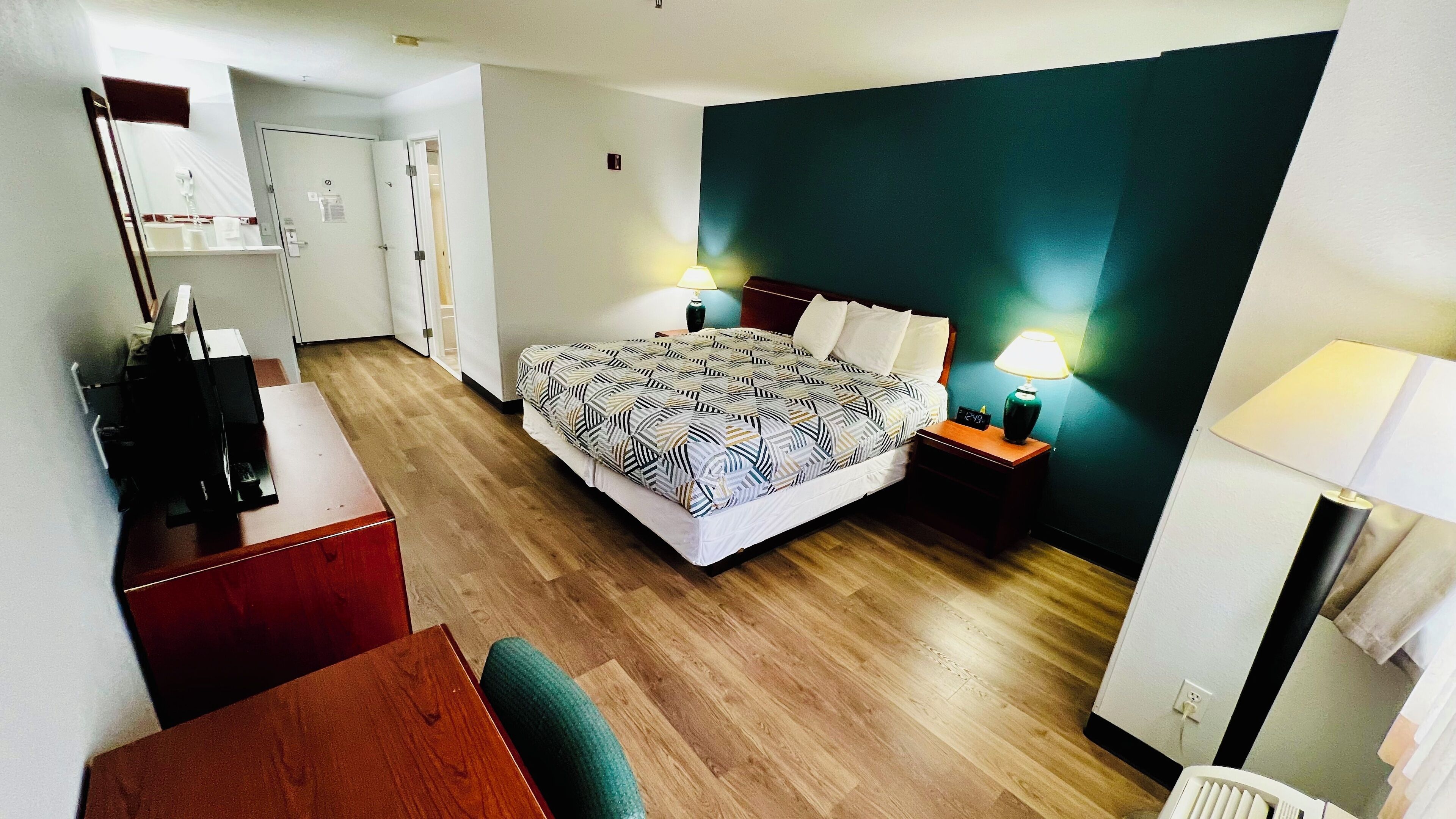 Premium bedding, pillowtop beds, desk, laptop workspace