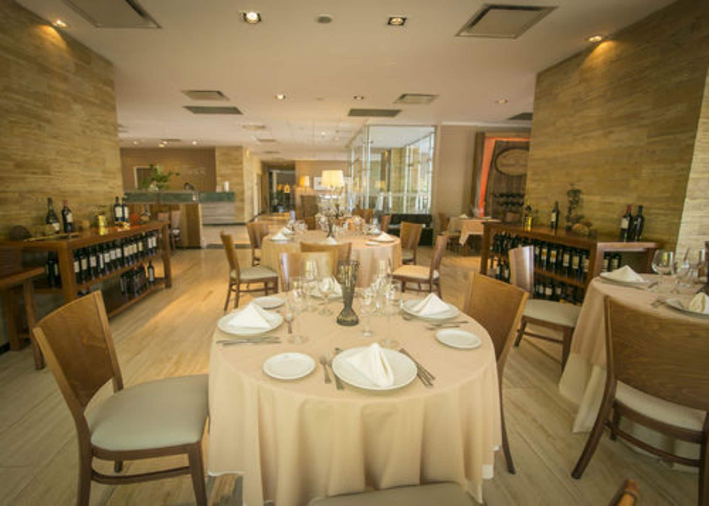 breakfast, lunch and dinner served