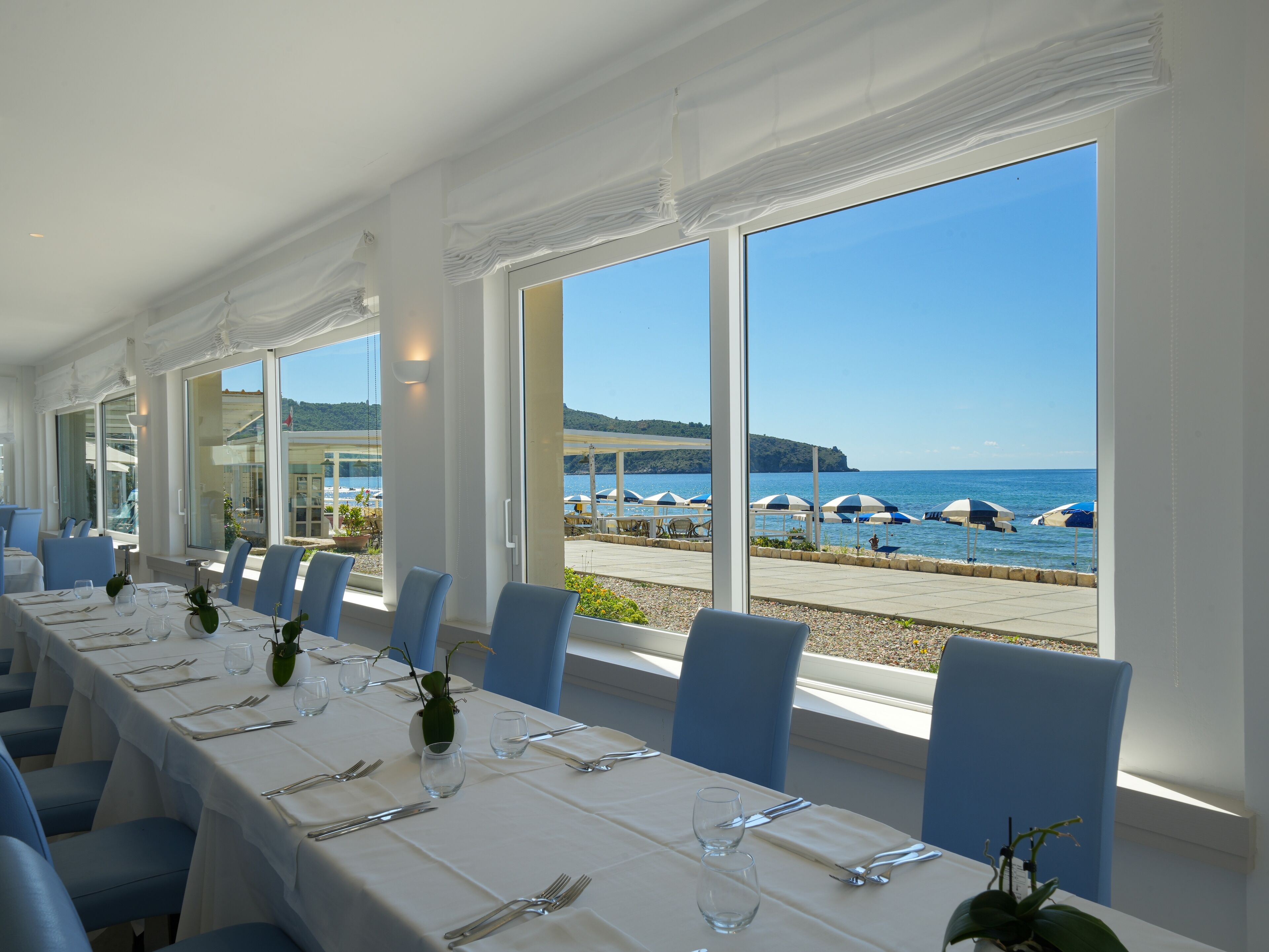 Frühstück, Mittagessen, mediterrane Küche, Blick auf den Strand 