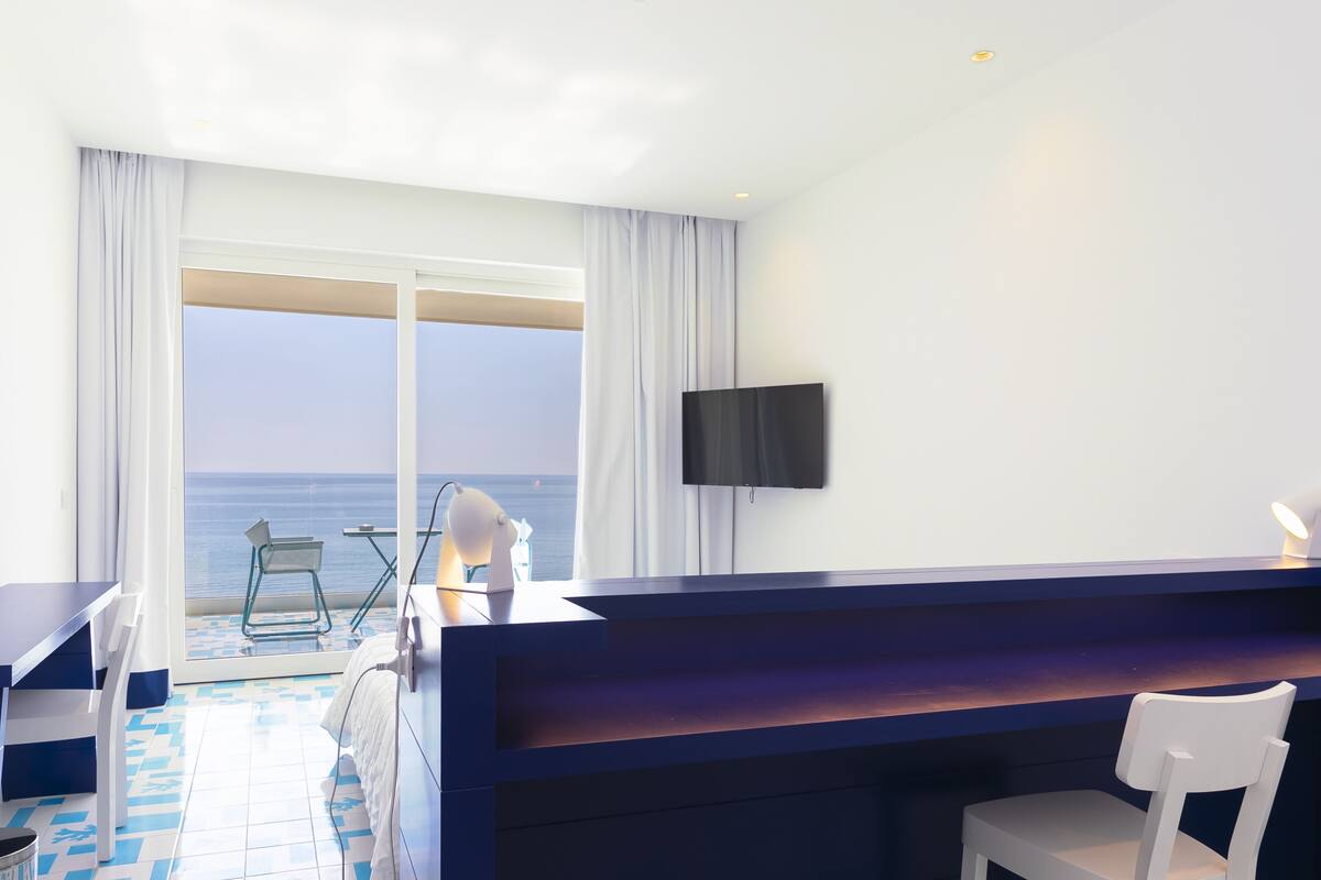 exclusive suite, terrace, sea view | 1 bedroom, hypo-allergenic bedding, minibar, in-room safe