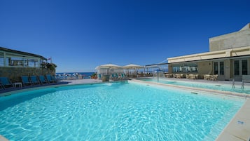 Piscine extérieure (ouverte en saison), couloir de nage
