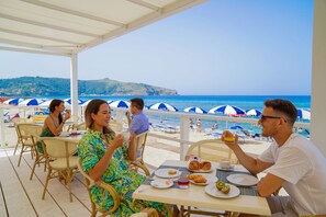 Tägliches inbegriffenes kontinentales Frühstück