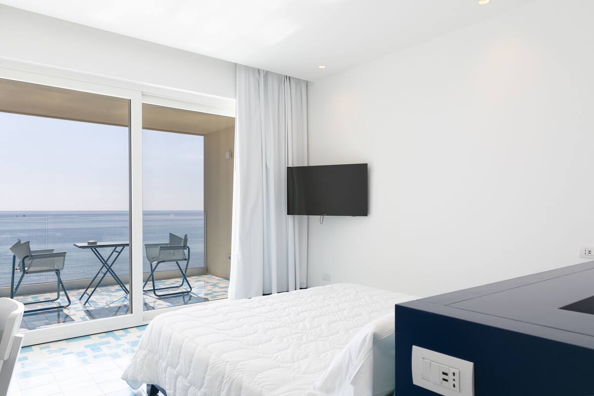 exclusive suite, terrace, sea view | 1 bedroom, hypo-allergenic bedding, minibar, in-room safe