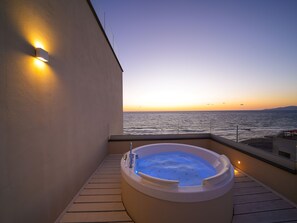 Camera Executive con Jacuzzi vista mare | Ropa de cama hipoalergénica, minibar, caja fuerte