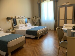 Quadruple Room | Minibar, individually furnished, desk, blackout drapes - Hotel Donatello (Florence)