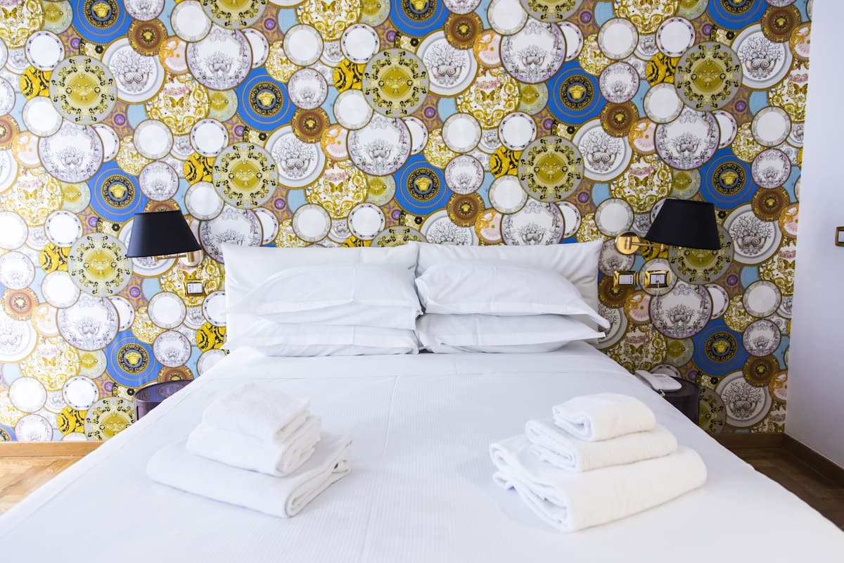 Italiaanse Frette-lakens, luxe beddengoed, een minibar