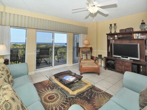 Summit Condo, 3 Bedroom 3 Bath - Near Beach | Living area