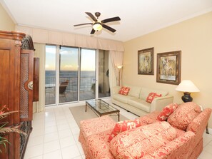 Living area - Tops'l Beach & Racquet Resort  (Miramar Beach)