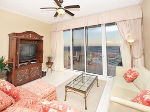 Condo, 2 Bedrooms, 2 Bathrooms, Sea Facing | Living area